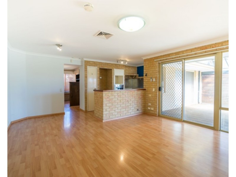 15 Daventry Drive, Alexander Heights WA 6064