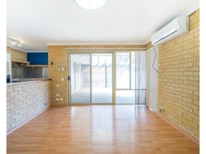 15 Daventry Drive, Alexander Heights WA 6064