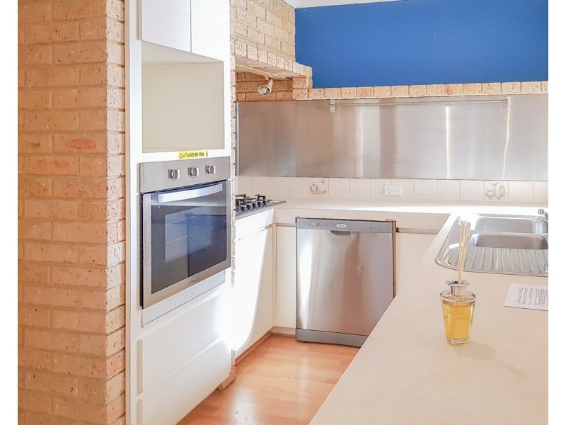 15 Daventry Drive, Alexander Heights WA 6064