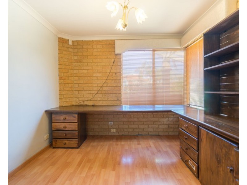 15 Daventry Drive, Alexander Heights WA 6064