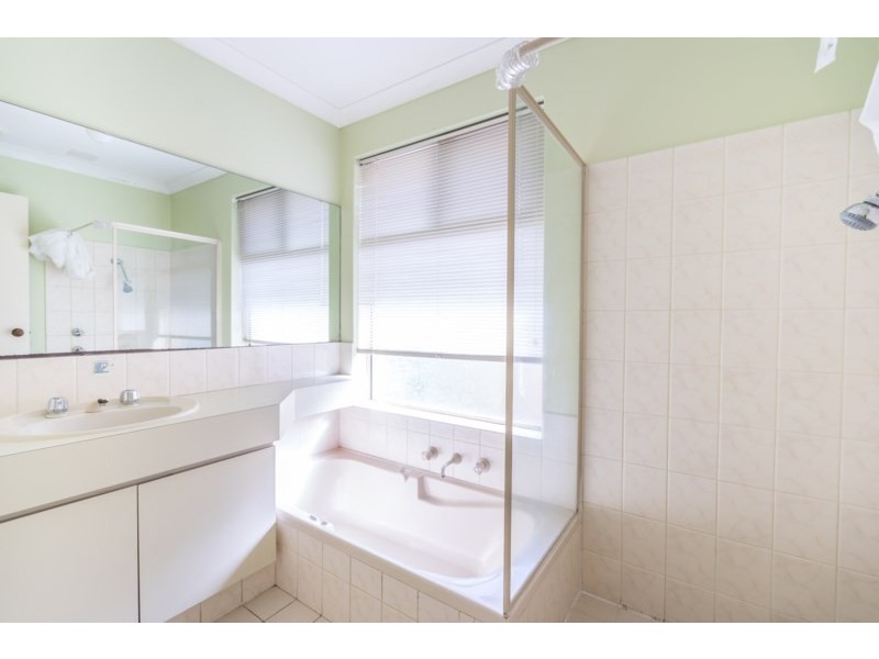 15 Daventry Drive, Alexander Heights WA 6064