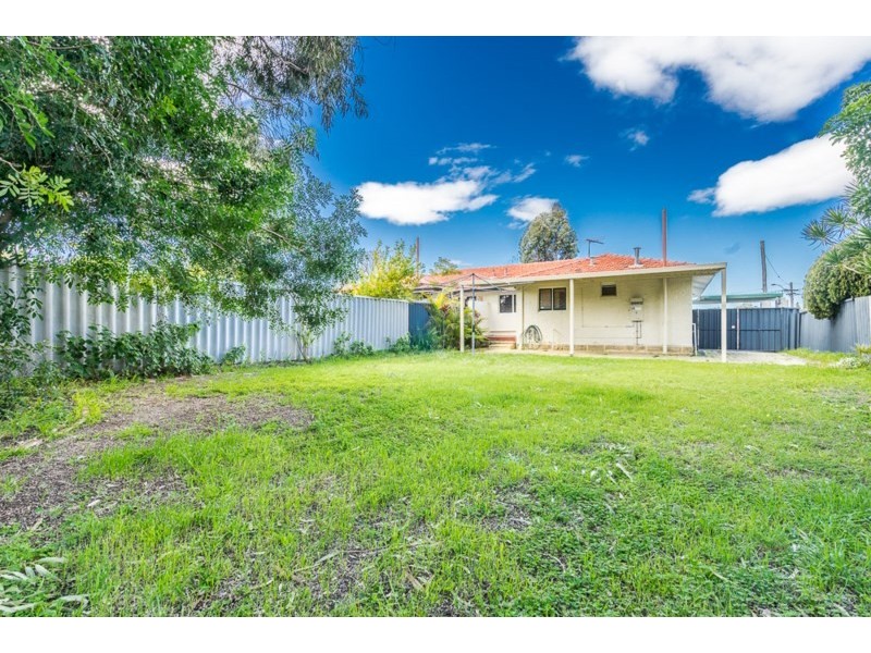 19b Golders Way, Girrawheen WA 6064
