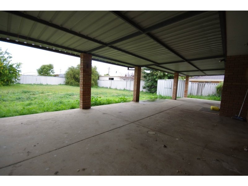 4 Columbia Way, Beechboro WA 6063