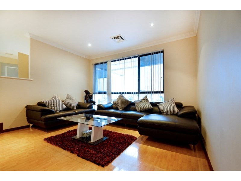 407 Summerlakes Parade, Ballajura WA 6066