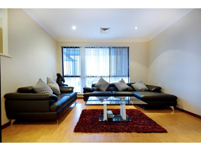 407 Summerlakes Parade, Ballajura WA 6066