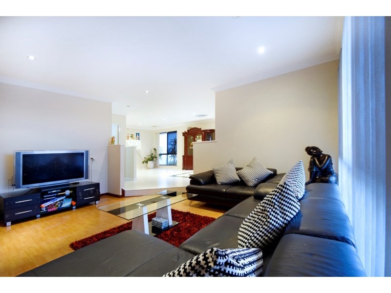 407 Summerlakes Parade, Ballajura WA 6066