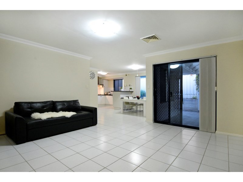 407 Summerlakes Parade, Ballajura WA 6066