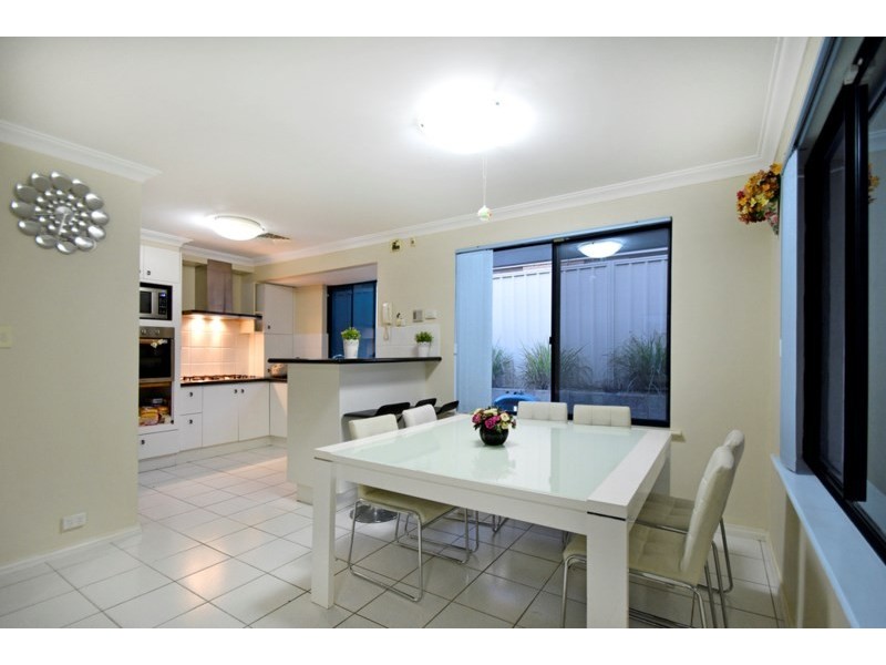 407 Summerlakes Parade, Ballajura WA 6066