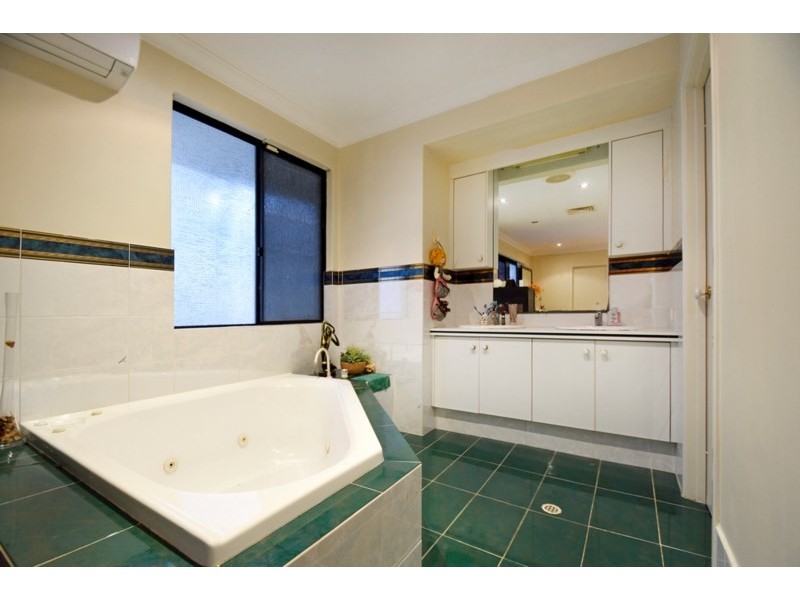 407 Summerlakes Parade, Ballajura WA 6066