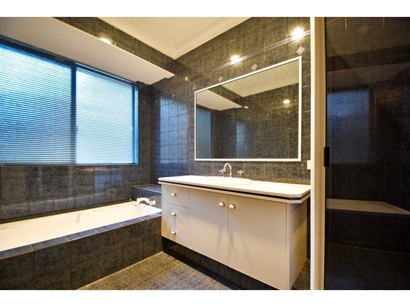 407 Summerlakes Parade, Ballajura WA 6066