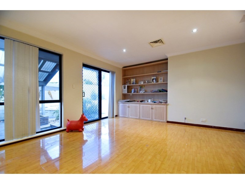 407 Summerlakes Parade, Ballajura WA 6066