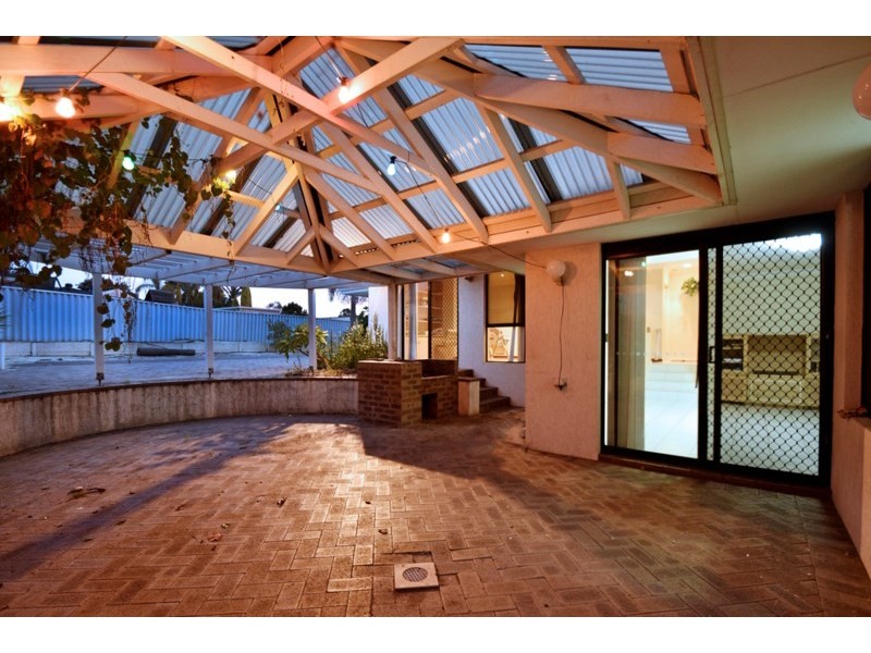 407 Summerlakes Parade, Ballajura WA 6066