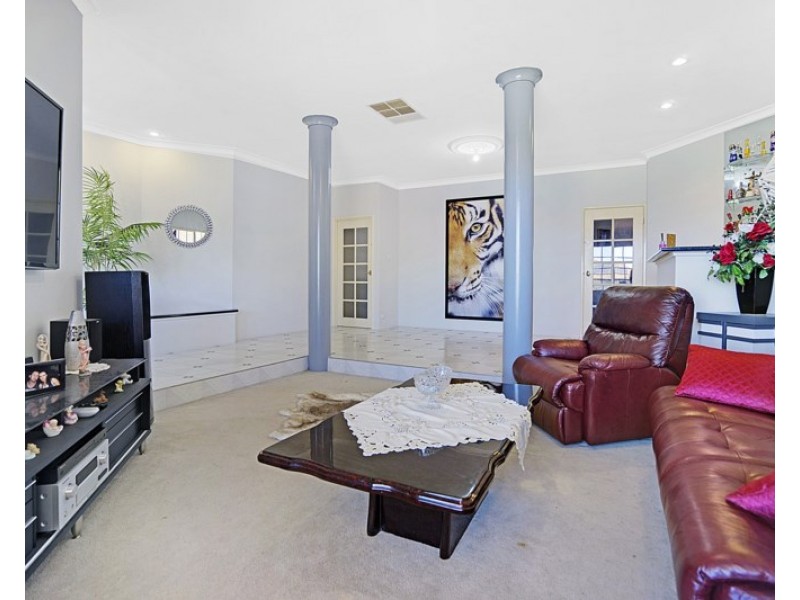 5 Diploma Rise, Marangaroo WA 6064