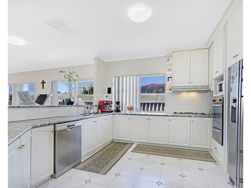 5 Diploma Rise, Marangaroo WA 6064