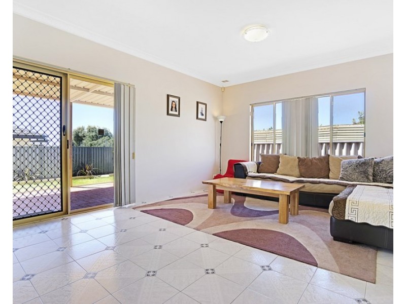 5 Diploma Rise, Marangaroo WA 6064