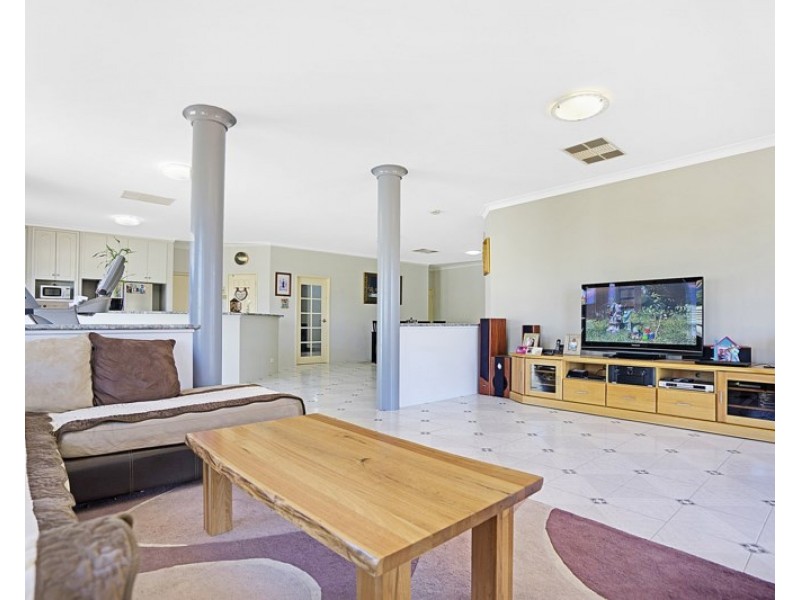 5 Diploma Rise, Marangaroo WA 6064