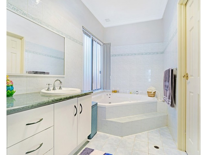 5 Diploma Rise, Marangaroo WA 6064