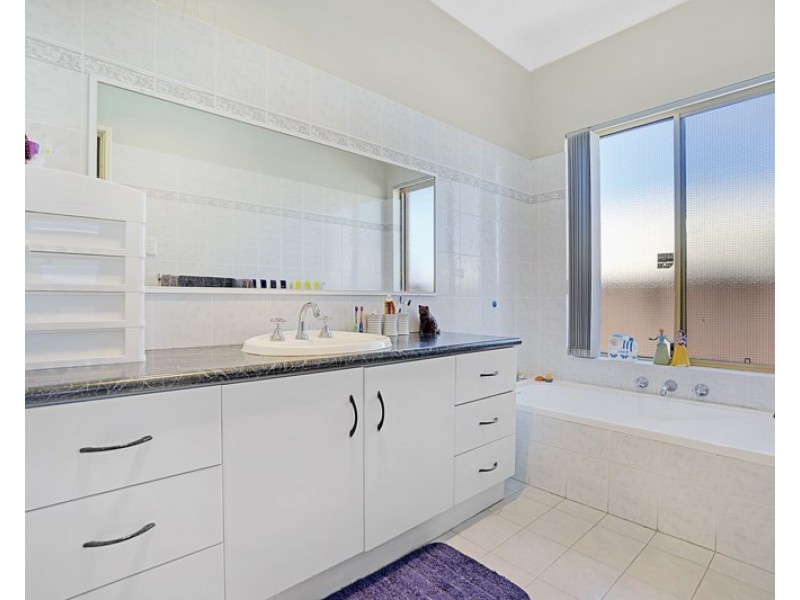 5 Diploma Rise, Marangaroo WA 6064