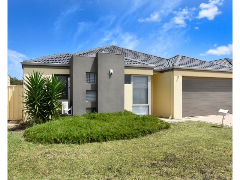 16 Hoypoy Gardens, Darch WA 6065