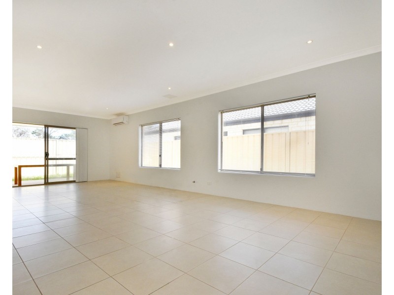 16 Hoypoy Gardens, Darch WA 6065