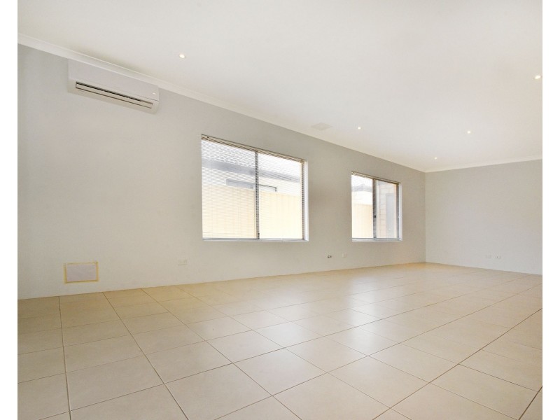 16 Hoypoy Gardens, Darch WA 6065