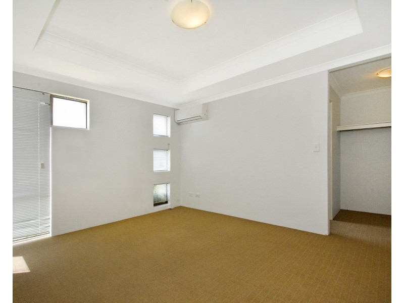 16 Hoypoy Gardens, Darch WA 6065