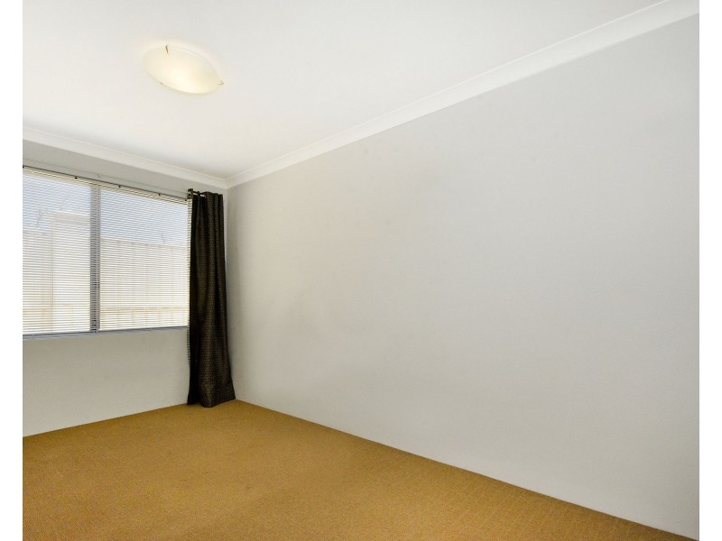 16 Hoypoy Gardens, Darch WA 6065