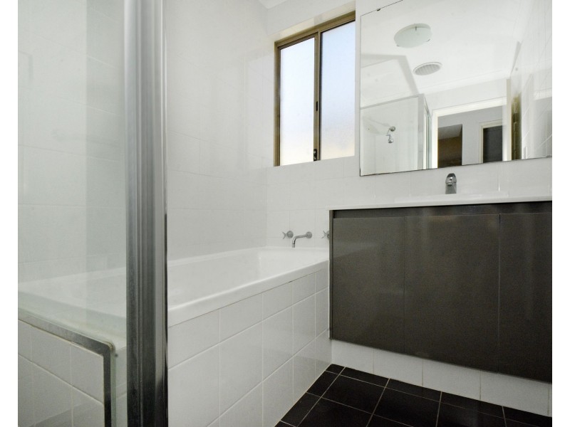 16 Hoypoy Gardens, Darch WA 6065