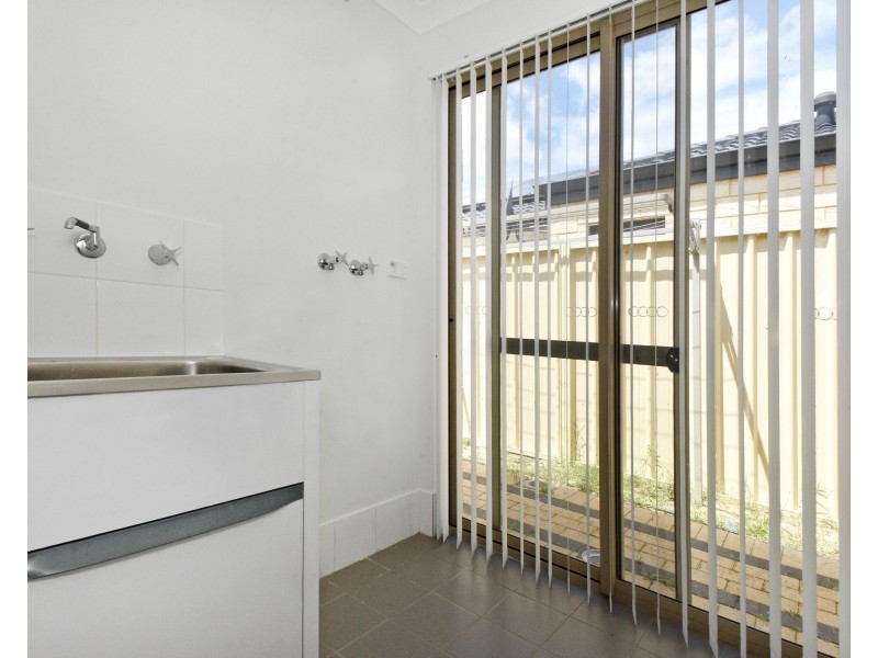 16 Hoypoy Gardens, Darch WA 6065