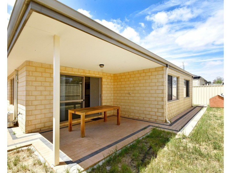 16 Hoypoy Gardens, Darch WA 6065