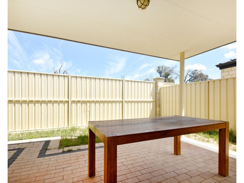 16 Hoypoy Gardens, Darch WA 6065