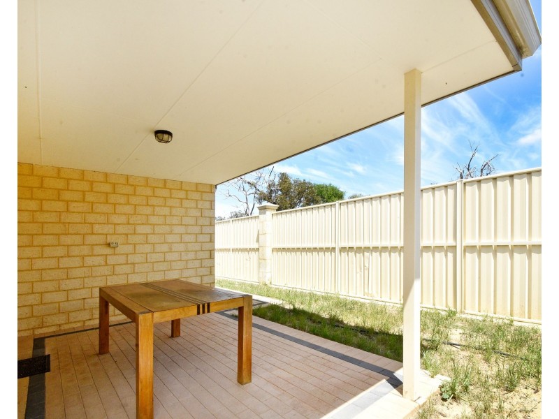 16 Hoypoy Gardens, Darch WA 6065