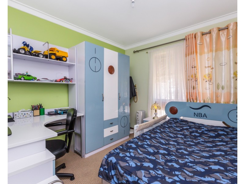 8 Chataway Road, Girrawheen WA 6064