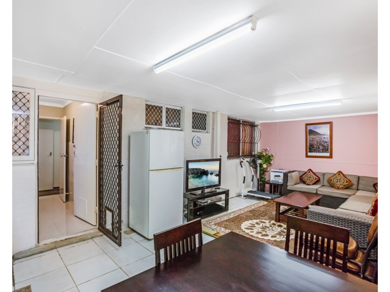 8 Chataway Road, Girrawheen WA 6064