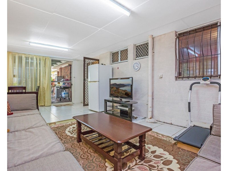 8 Chataway Road, Girrawheen WA 6064