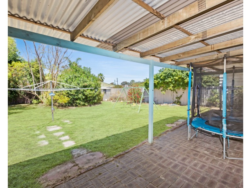 8 Chataway Road, Girrawheen WA 6064