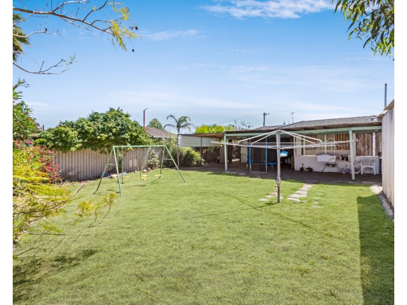 8 Chataway Road, Girrawheen WA 6064