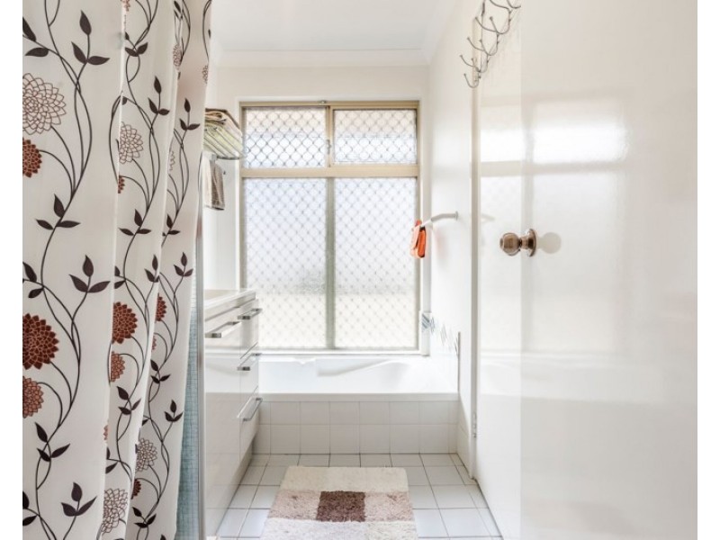 47 Jefferson Drive, Marangaroo WA 6064