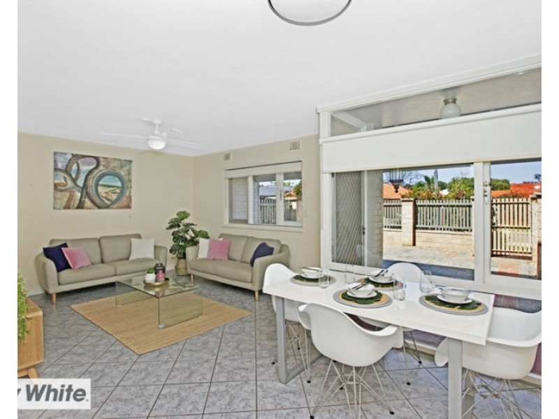 2/3 Derrington Crescent, Balga WA 6061