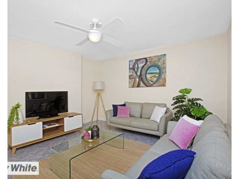 2/3 Derrington Crescent, Balga WA 6061