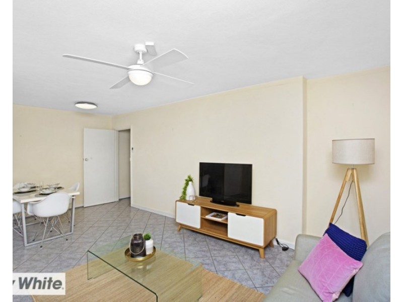 2/3 Derrington Crescent, Balga WA 6061