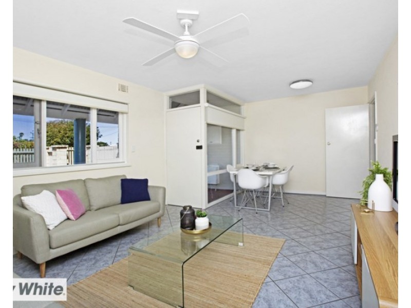 2/3 Derrington Crescent, Balga WA 6061