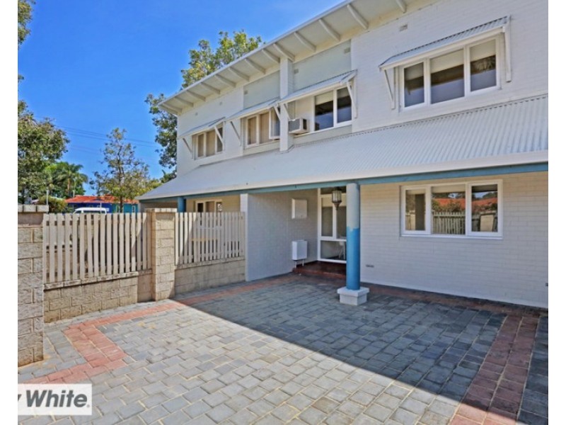2/3 Derrington Crescent, Balga WA 6061