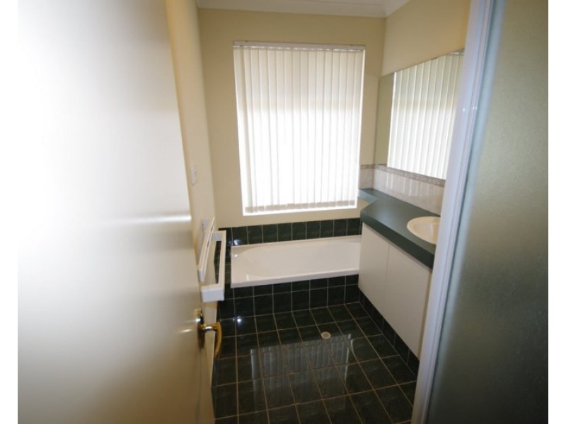 50 Waterlilly Drive, Stratton WA 6056