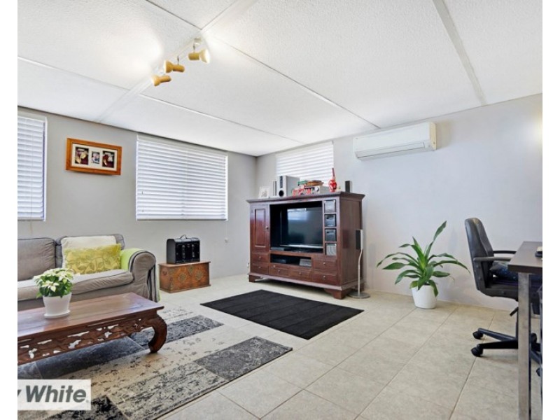 56 Ipswich Crescent, Girrawheen WA 6064