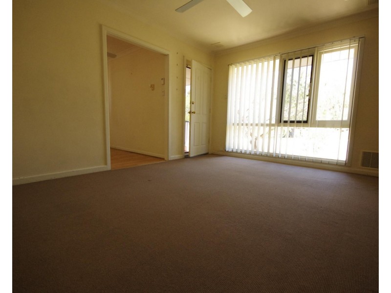 2B Templeton Crescent, Girrawheen WA 6064