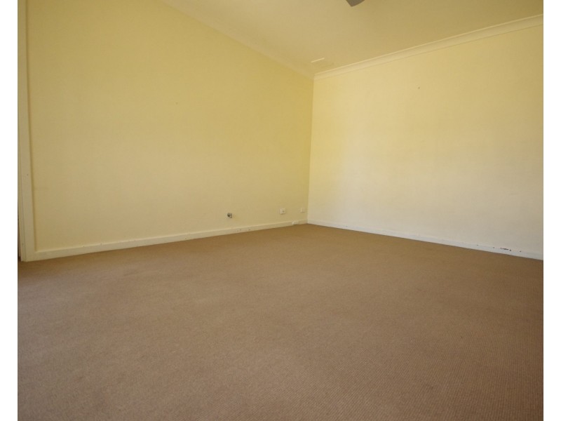 2B Templeton Crescent, Girrawheen WA 6064