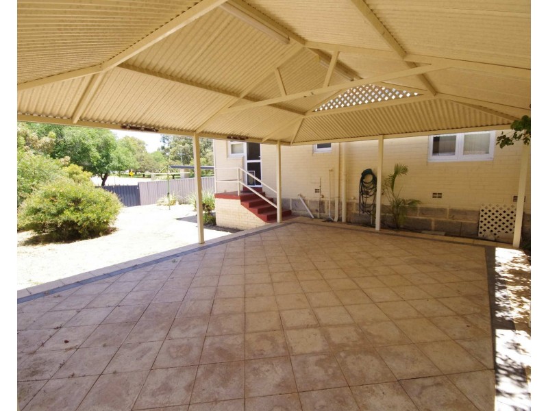 2B Templeton Crescent, Girrawheen WA 6064