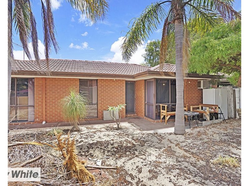 5b Raible Grove, Marangaroo WA 6064