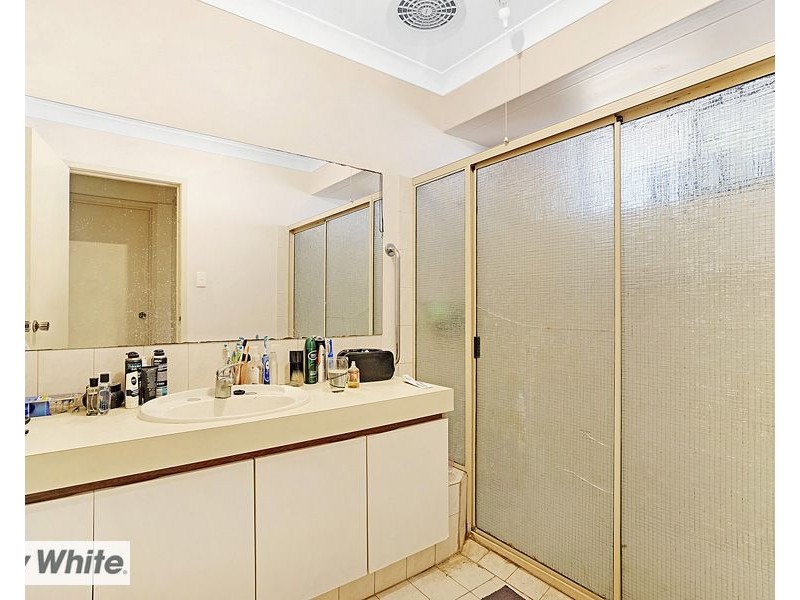 5b Raible Grove, Marangaroo WA 6064